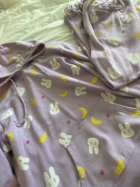 Box lunch Exclusive - Usagi futon bunny hoodie and jogger set !